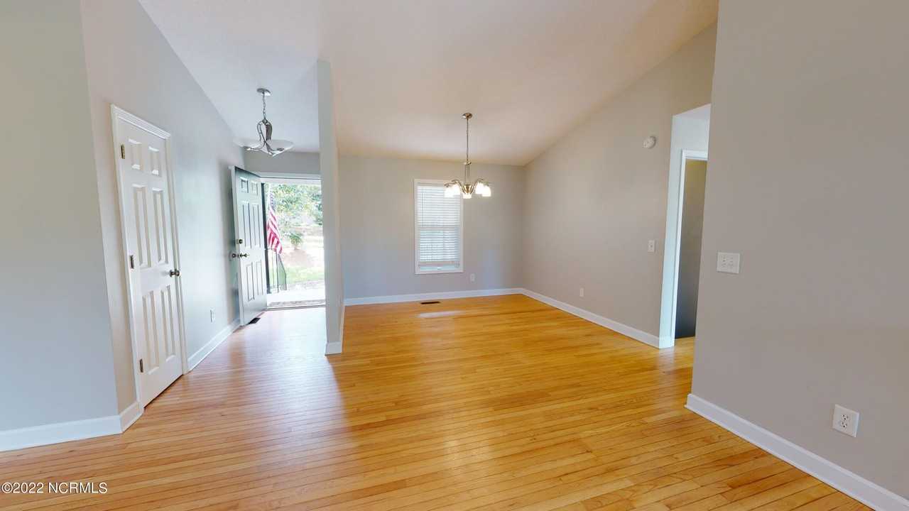 180 Sandhills Cir - Photo 6 of 29