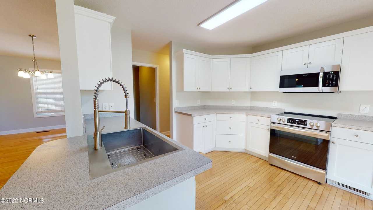 180 Sandhills Cir - Photo 7 of 29