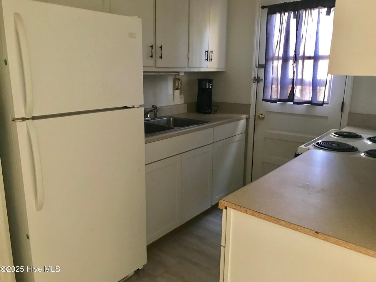 1108 Weeks St Apt C #C - Photo 3 of 7