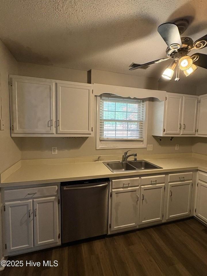 502 W Hilltop Ct - Photo 5 of 24