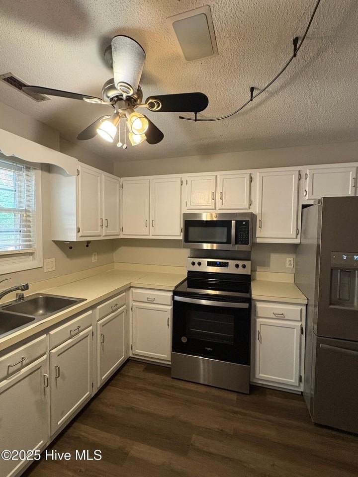 502 W Hilltop Ct - Photo 6 of 24