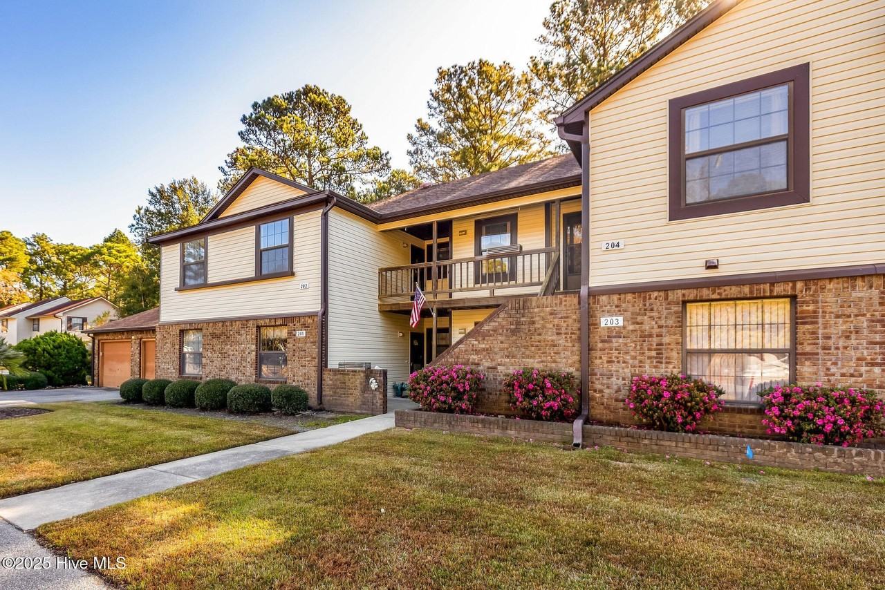 202 Country Club Villa Dr #2 - Photo 3 of 46