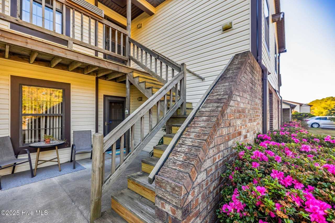 202 Country Club Villa Dr #2 - Photo 5 of 46