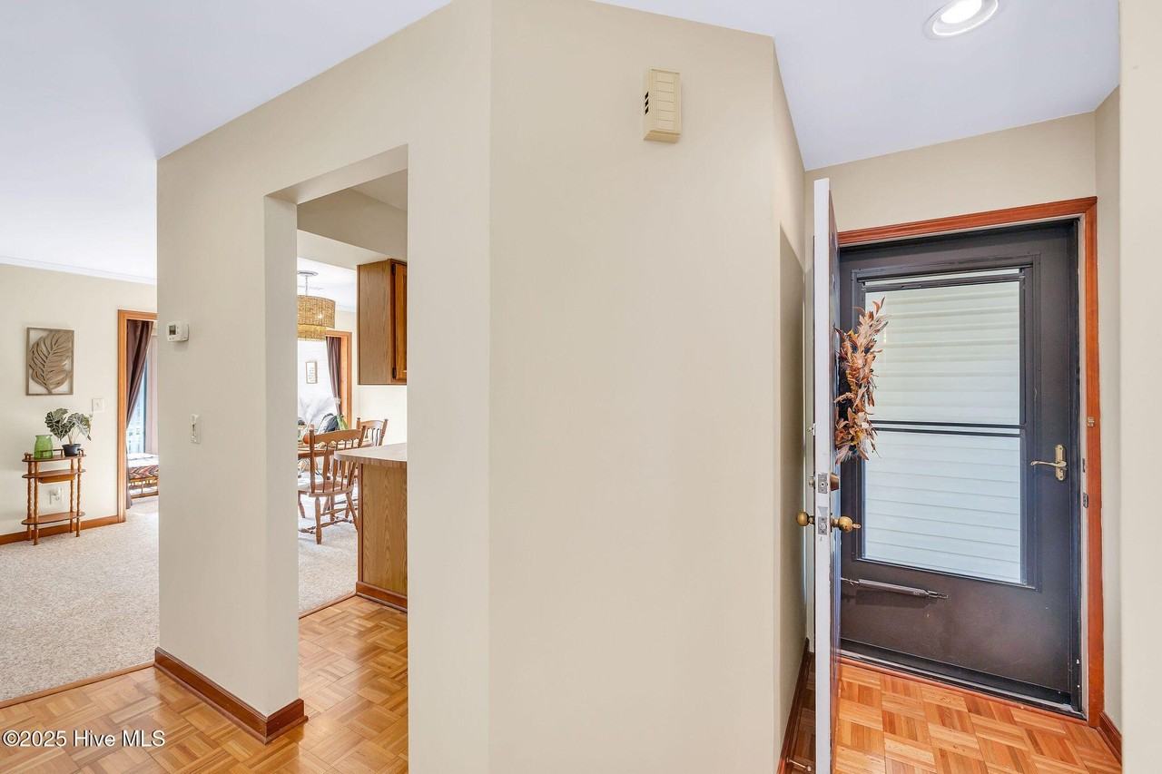 202 Country Club Villa Dr #2 - Photo 6 of 46