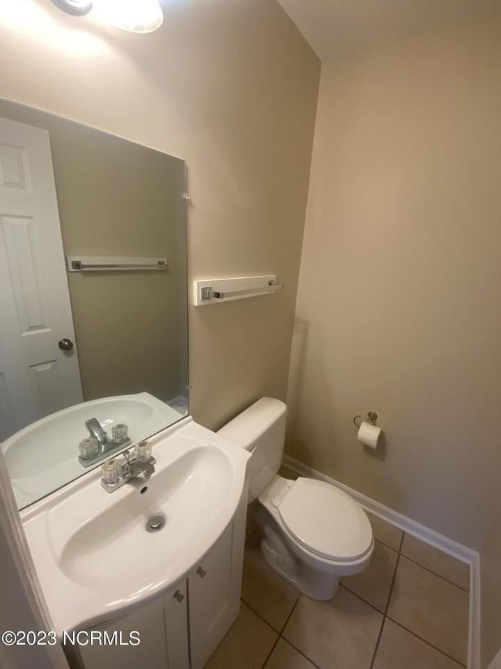 124 Cordell Dr - Photo 3 of 10