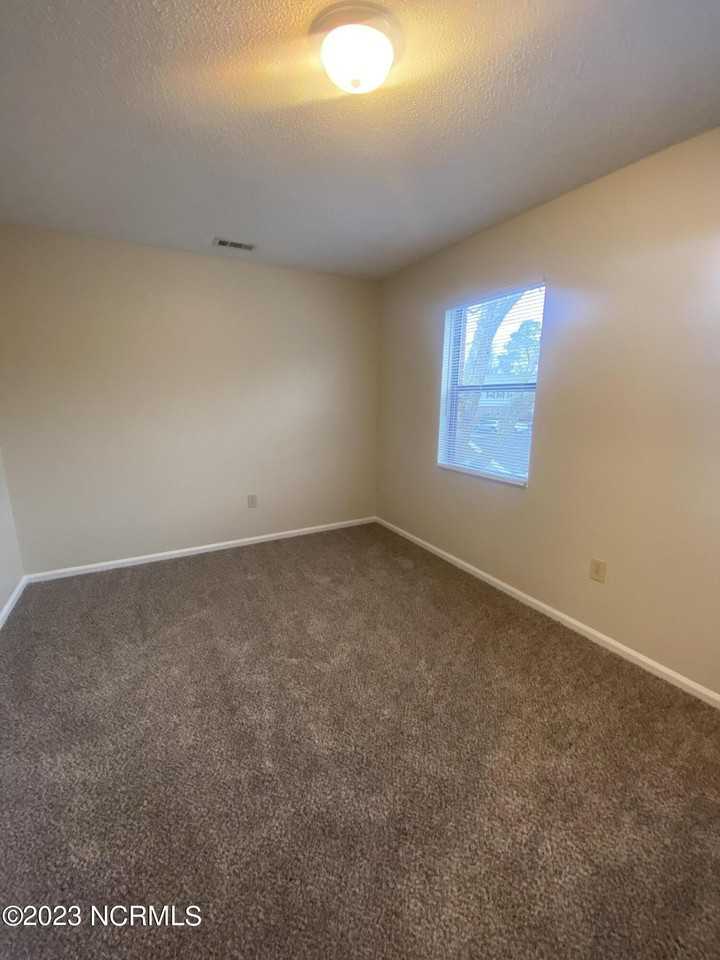 124 Cordell Dr - Photo 5 of 10