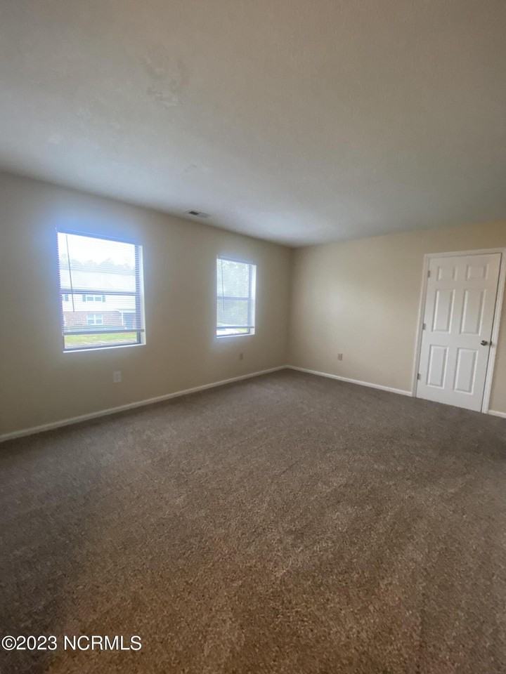 124 Cordell Dr - Photo 6 of 10