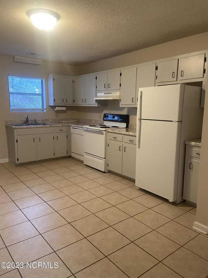 124 Cordell Dr - Photo 7 of 10