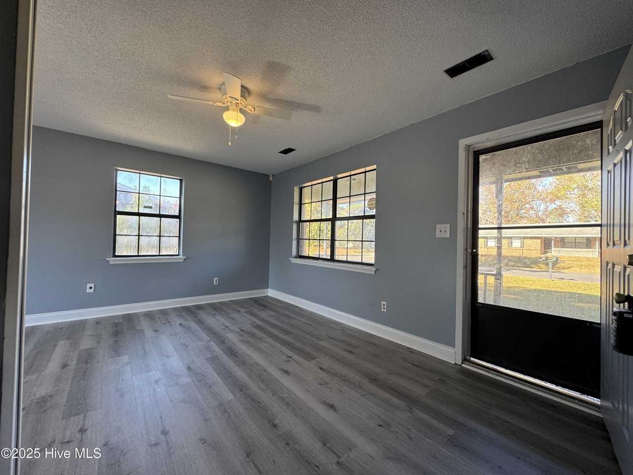 309 Cardiff Rd - Photo 3 of 21