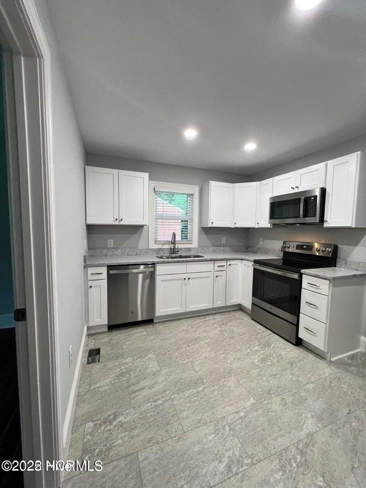 108 N Warren St - Photo 5 of 12