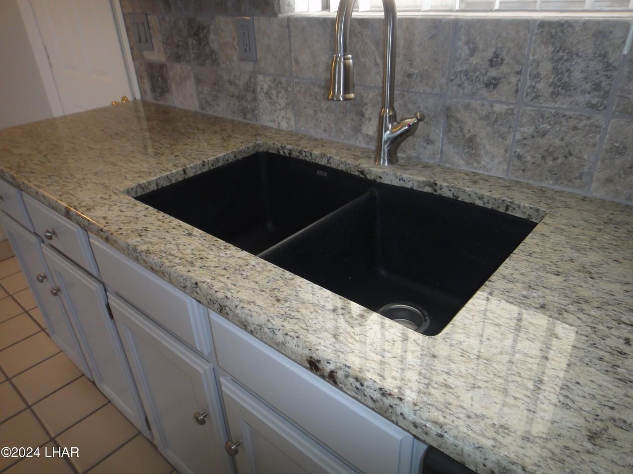 720 Mcculloch Boulevard South - Photo 7 of 18