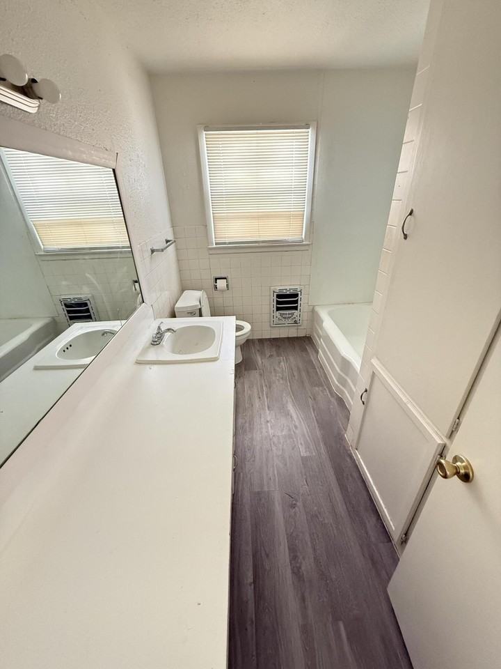 2609 42nd St - Photo 7 of 9