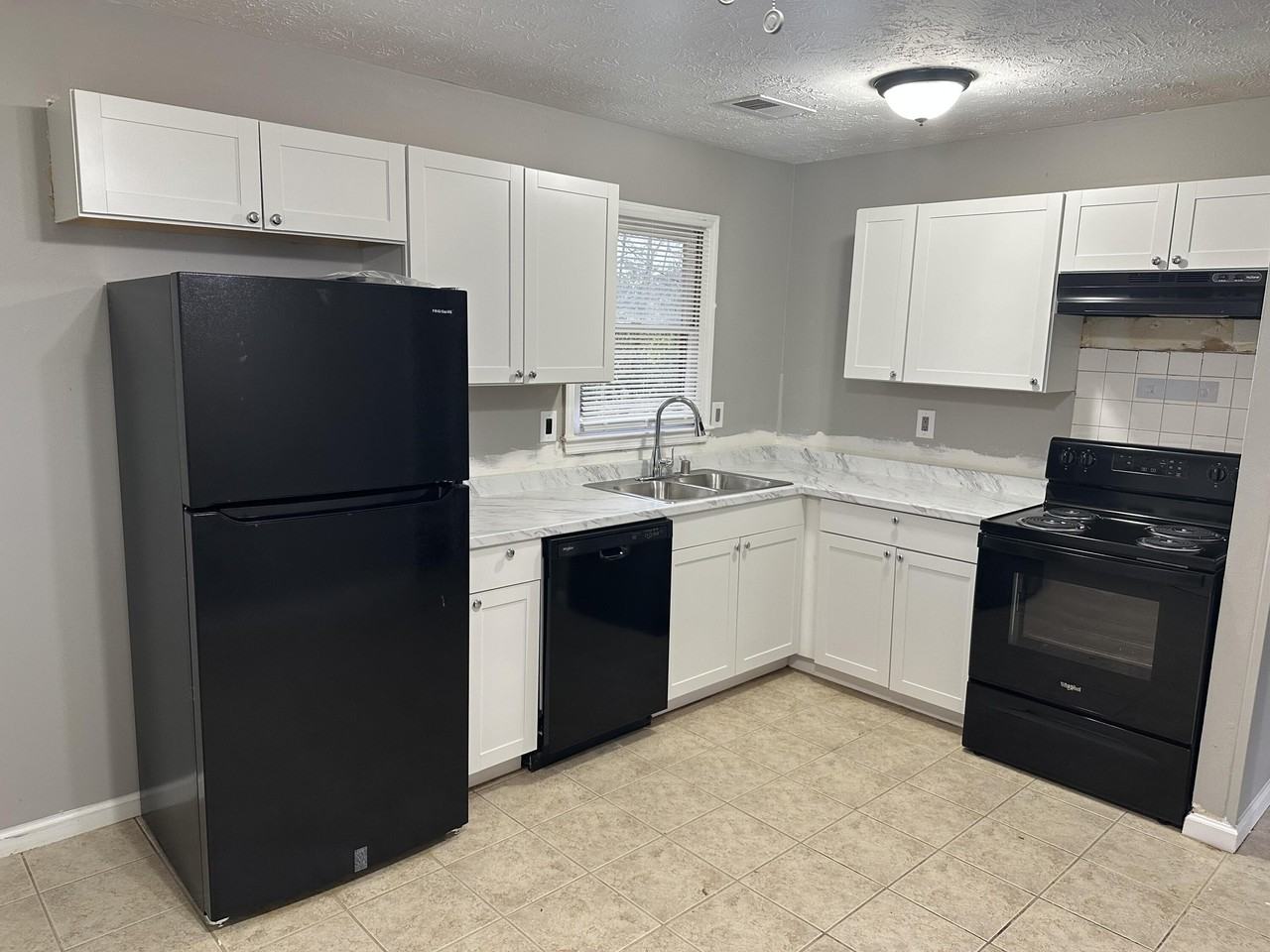 3309 Kenesaw Dr - Photo 3 of 12