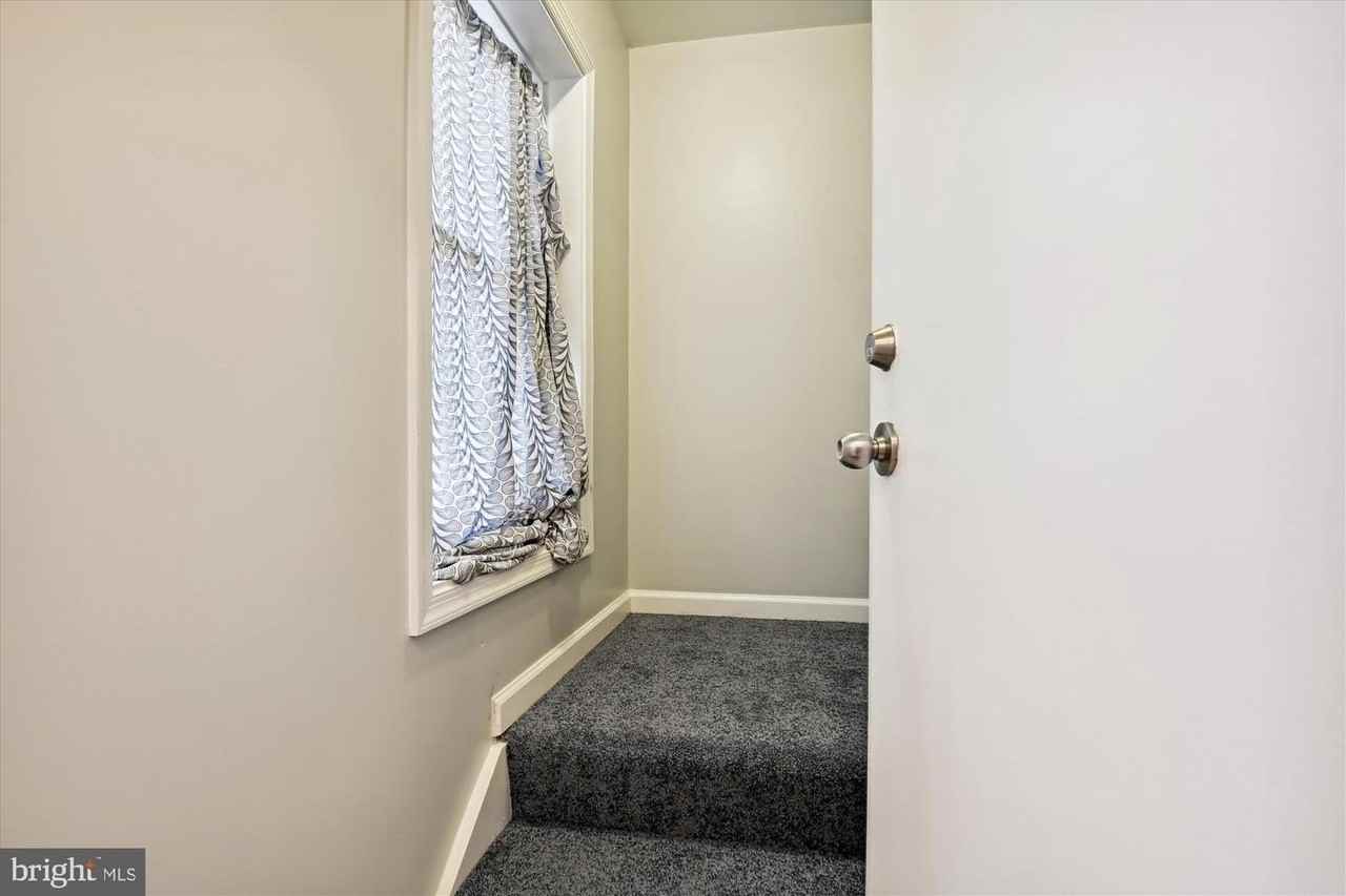 1909 Aliceanna St - Photo 6 of 35