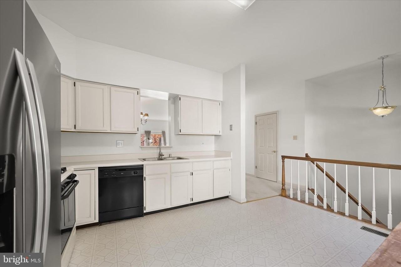 20 Tenby Ct - Photo 4 of 50