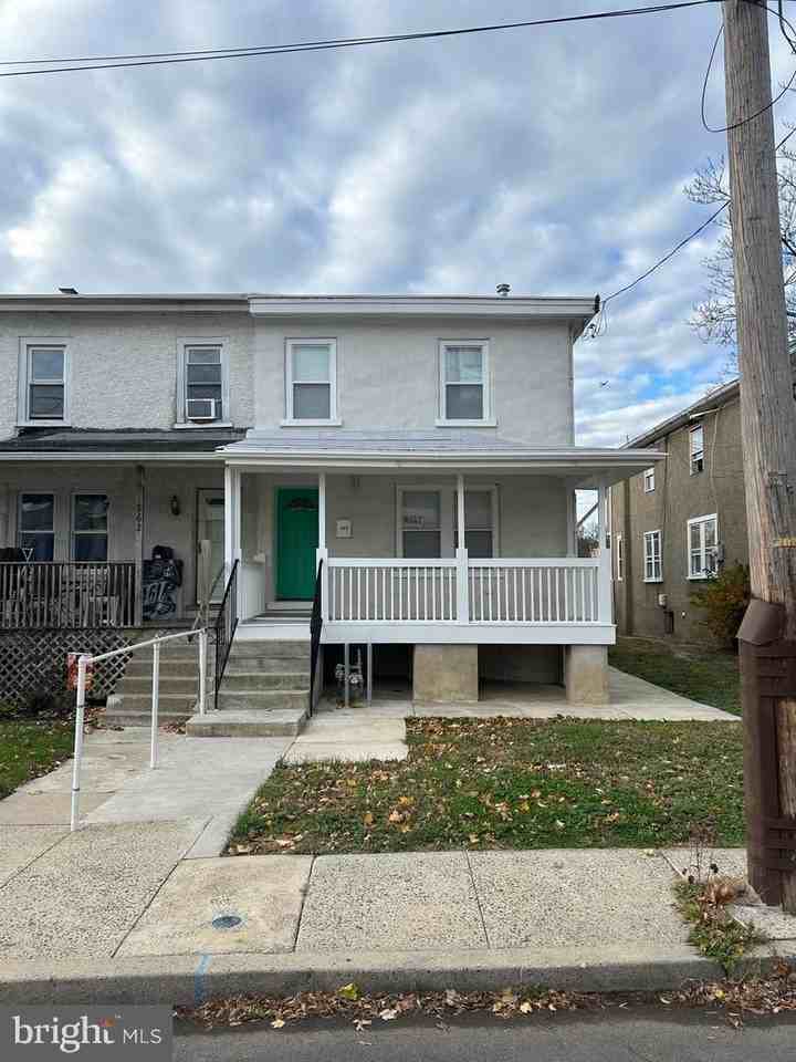 264 W Maple St - Photo 2 of 11