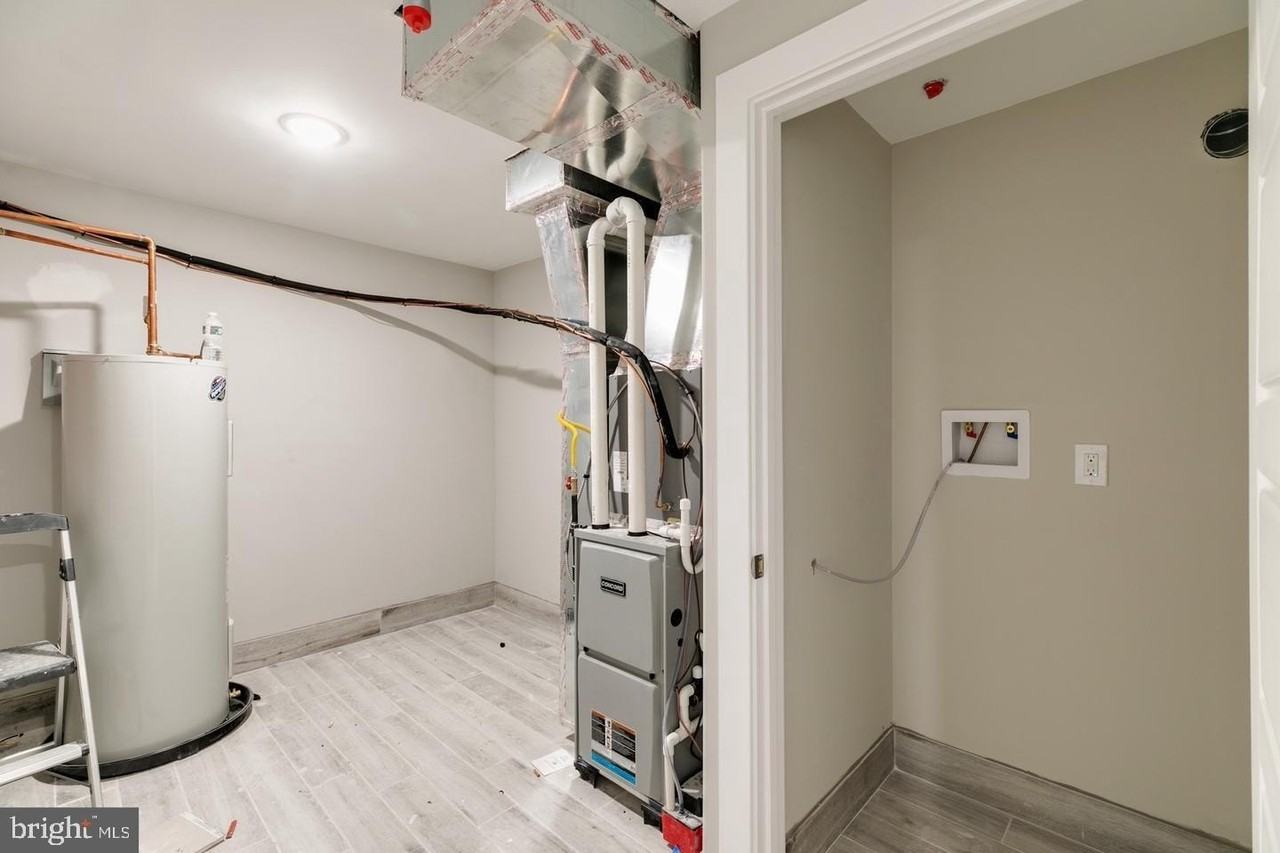 419 W Cumberland St - Photo 2 of 21