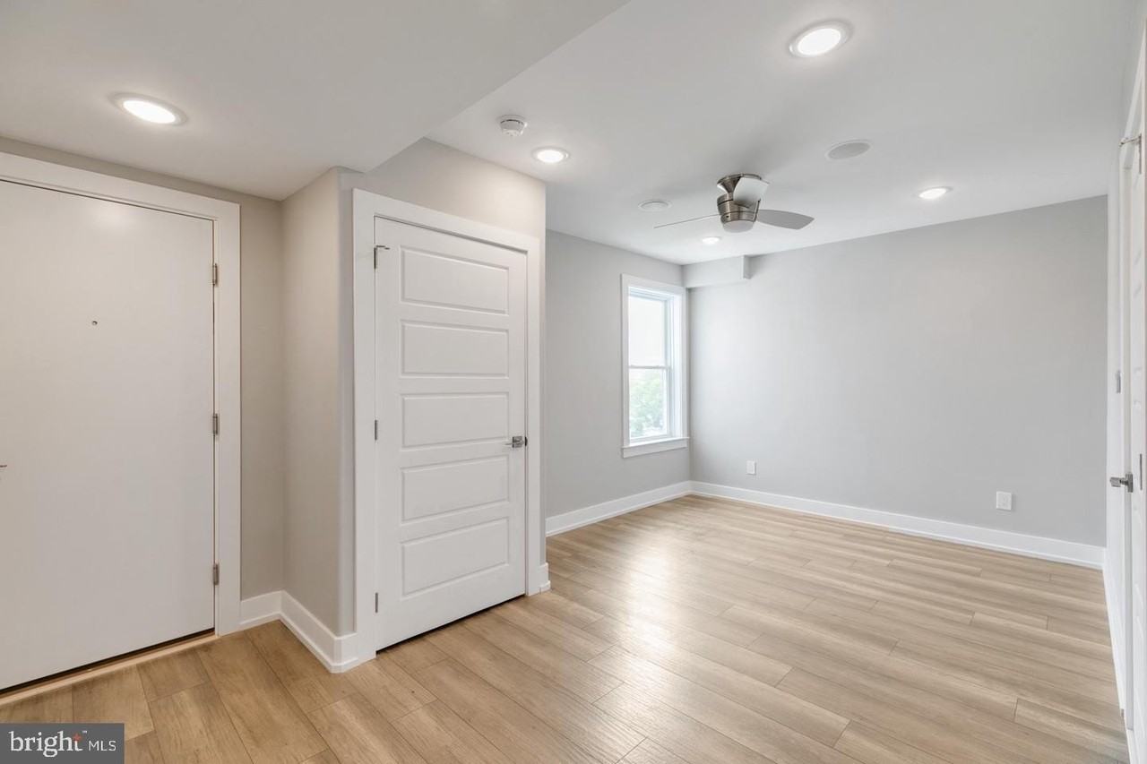 419 W Cumberland St - Photo 7 of 21