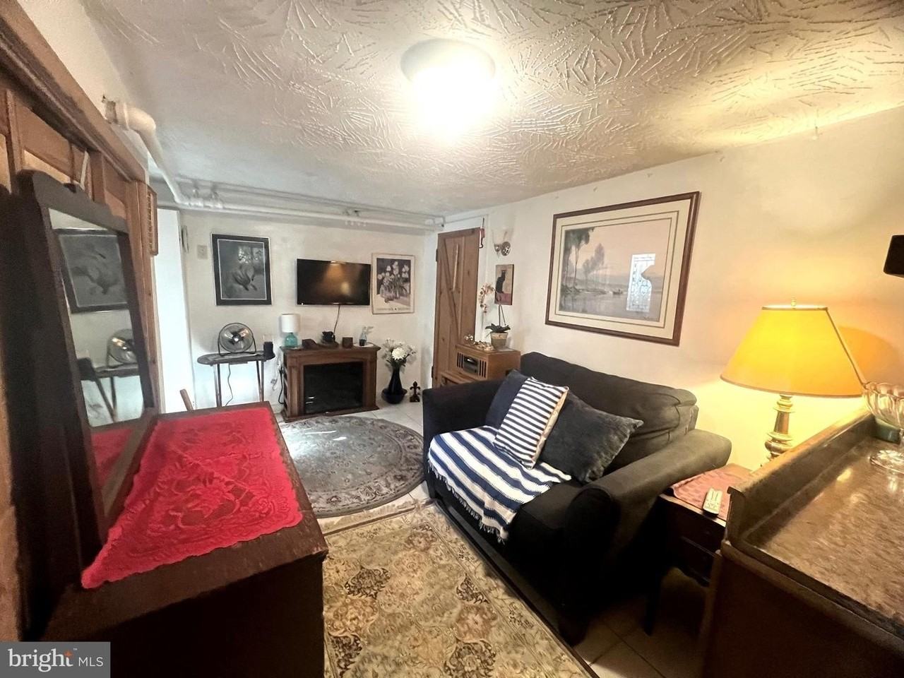 809 N Abingdon St - Photo 3 of 18