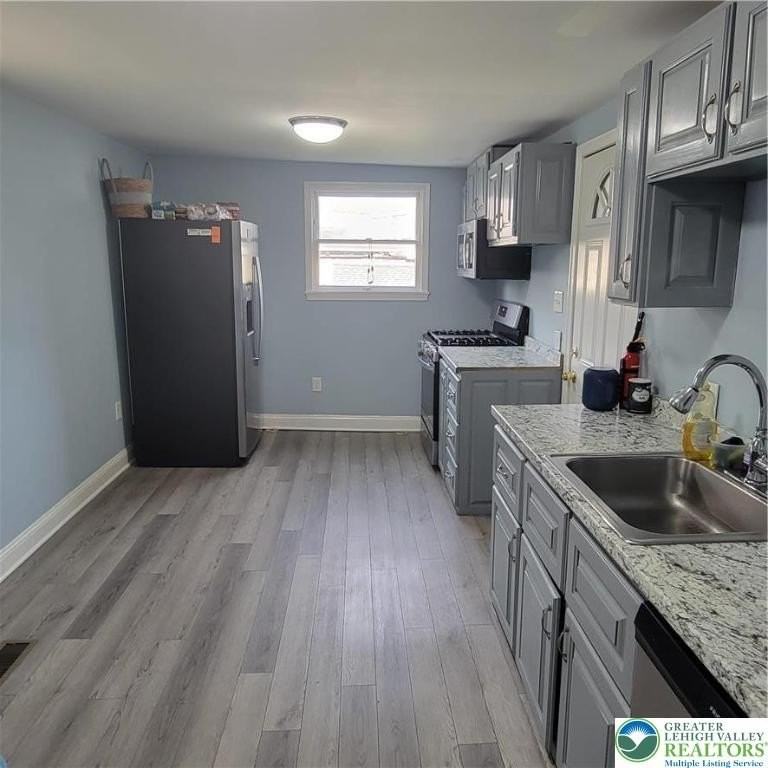 1039 Ferry St - Photo 5 of 11