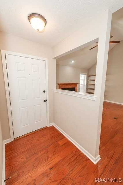 8740 Lindsey Lane - Photo 4 of 42