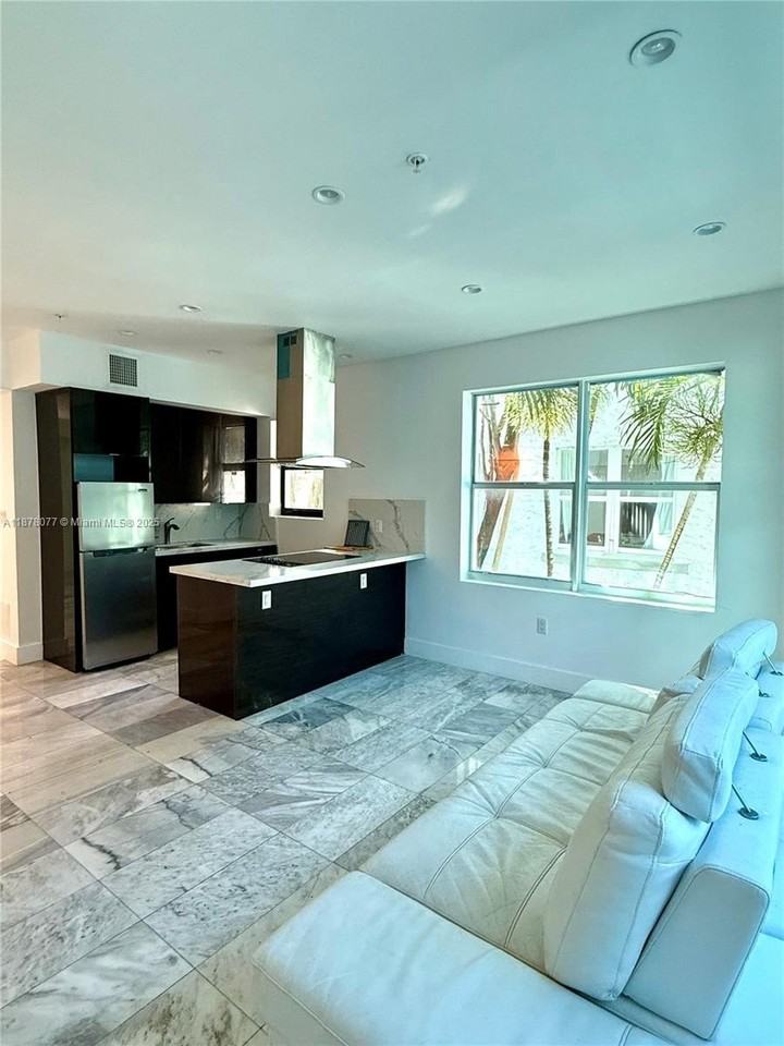 1560 Drexel Ave #207 - Photo 3 of 12