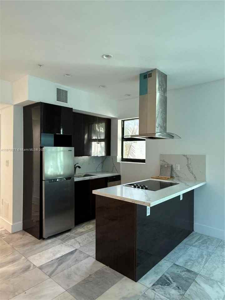 1560 Drexel Ave #207 - Photo 4 of 12