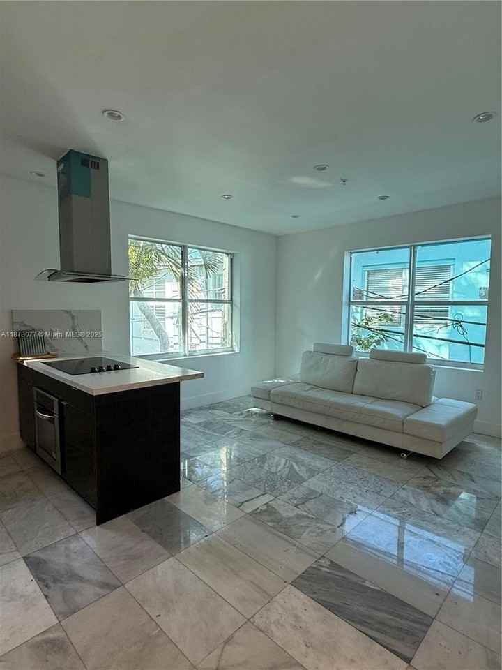 1560 Drexel Ave #207 - Photo 5 of 12