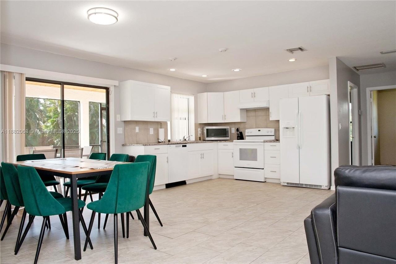 722 Se Thanksgiving Ave - Photo 5 of 38