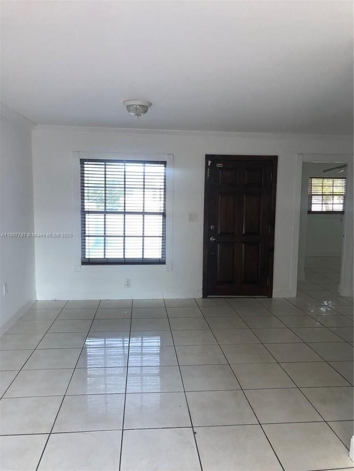 19319 Nw 54th Ct - Photo 3 of 20