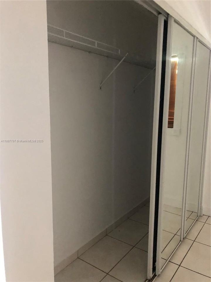 19319 Nw 54th Ct - Photo 7 of 20