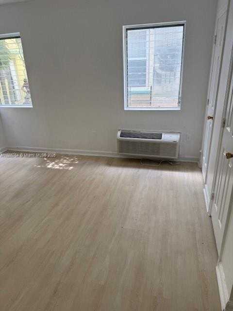 1027 Euclid Ave #5 - Photo 6 of 14