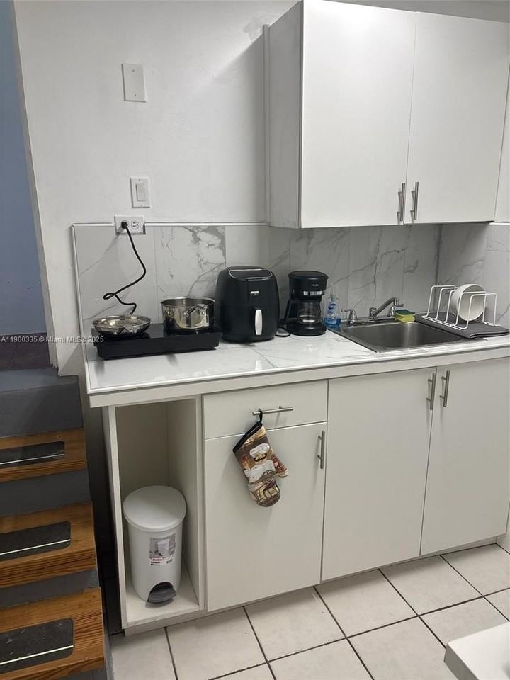 6102 Sw 58th St #B - Photo 4 of 17