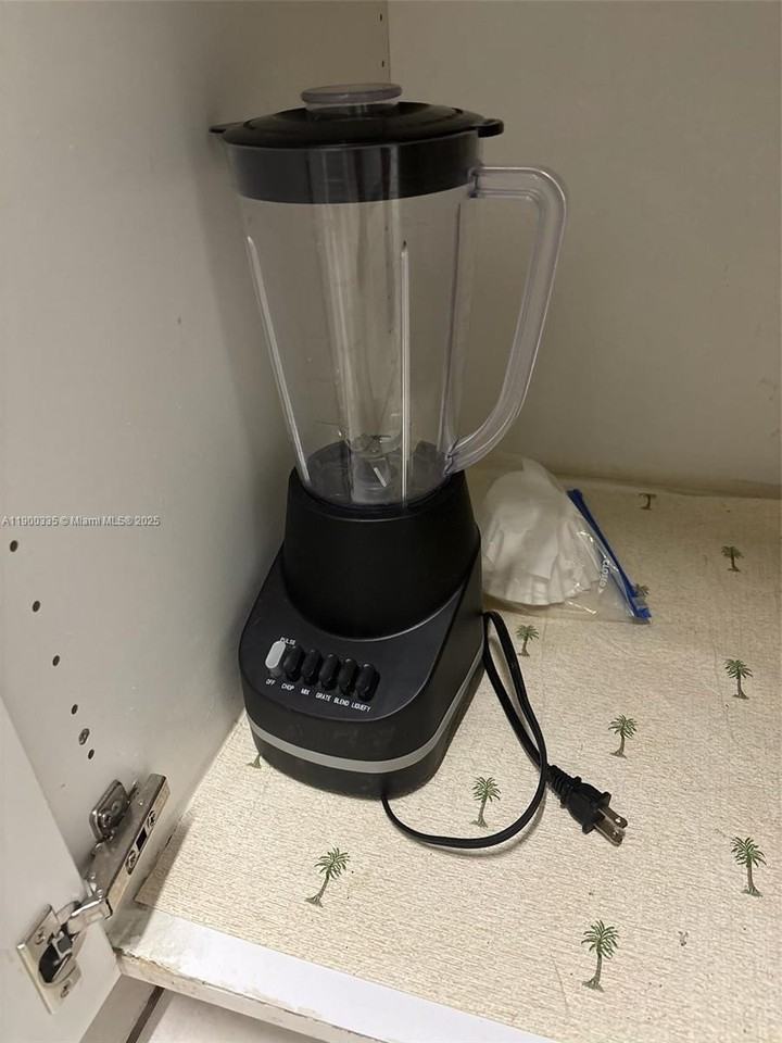 6102 Sw 58th St #B - Photo 5 of 17