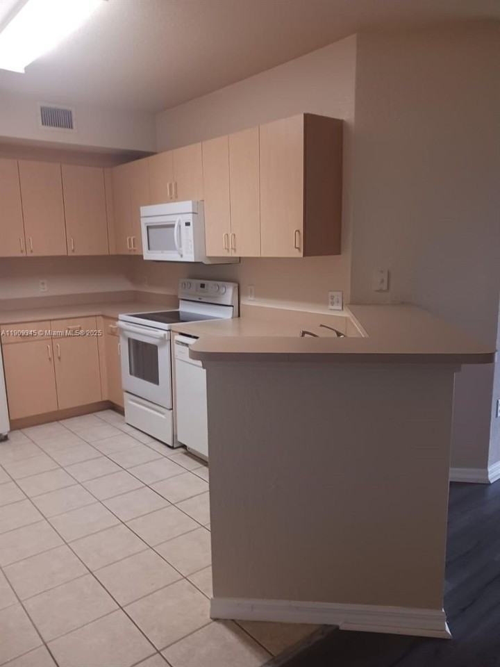 102 Belmont Ln #102 - Photo 6 of 13