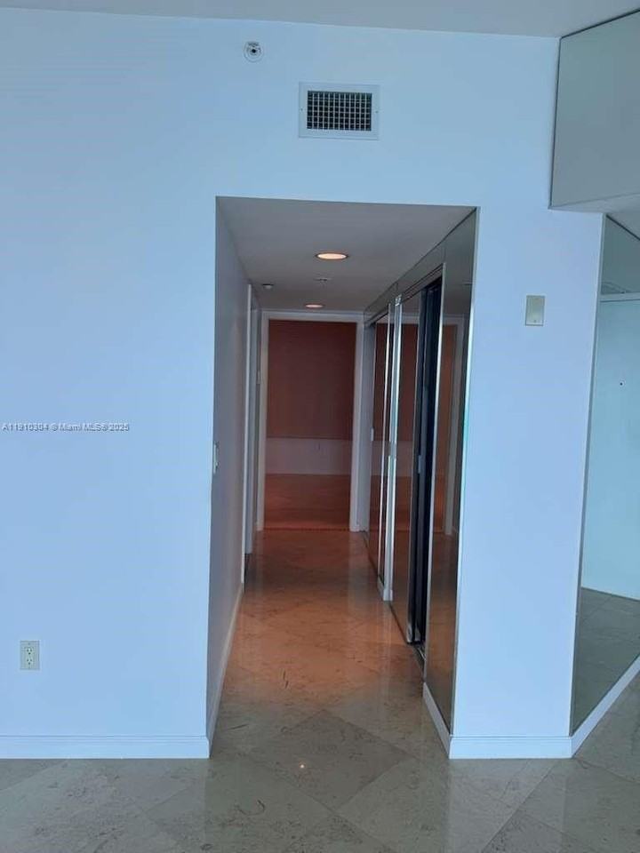 5025 Collins Ave #1602 - Photo 4 of 37