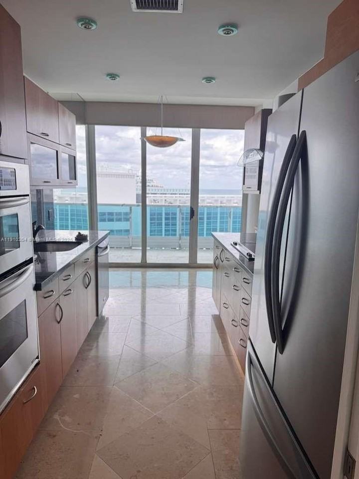 5025 Collins Ave #1602 - Photo 6 of 37