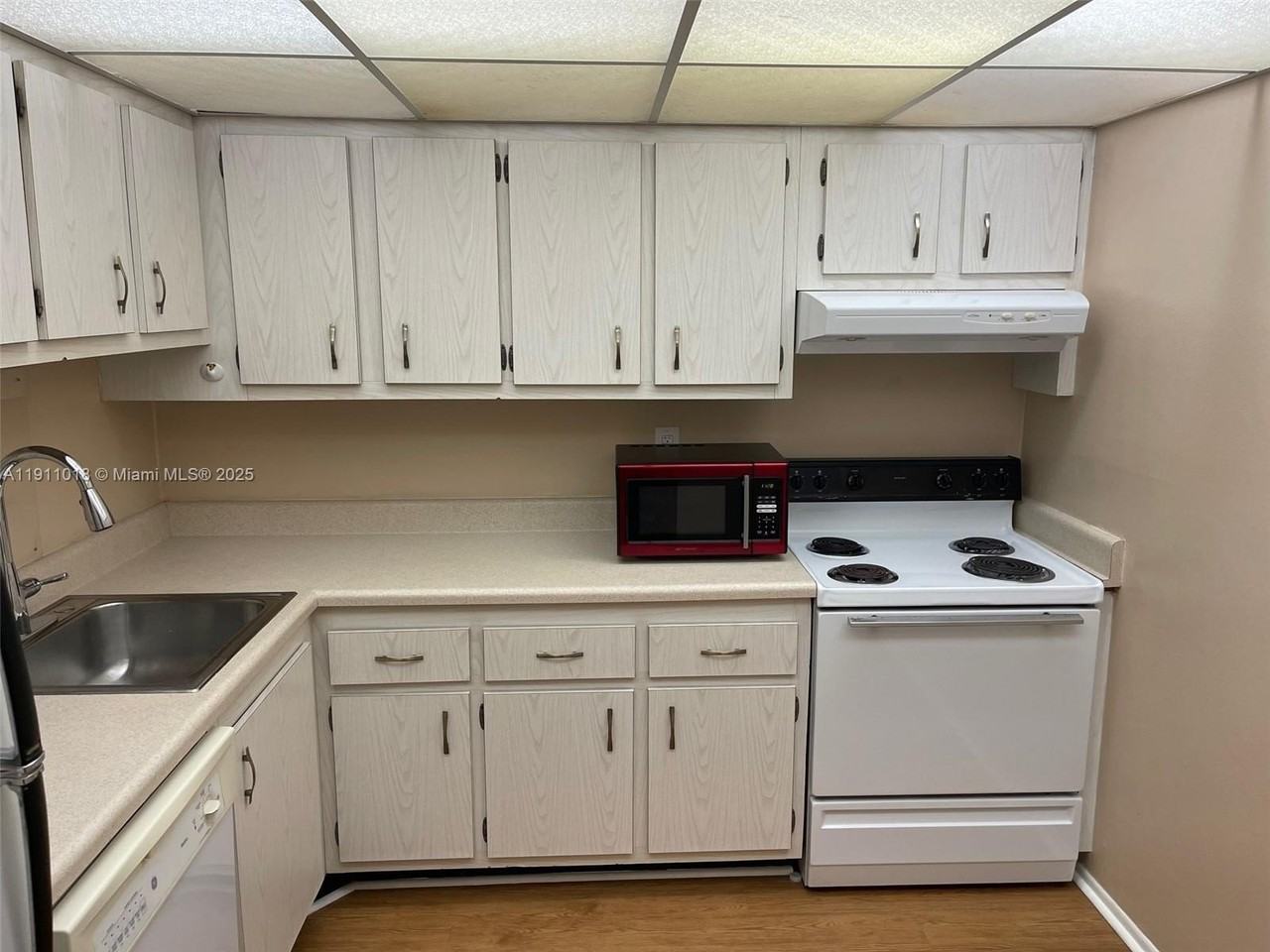 7845 Camino Real #O409 - Photo 4 of 5