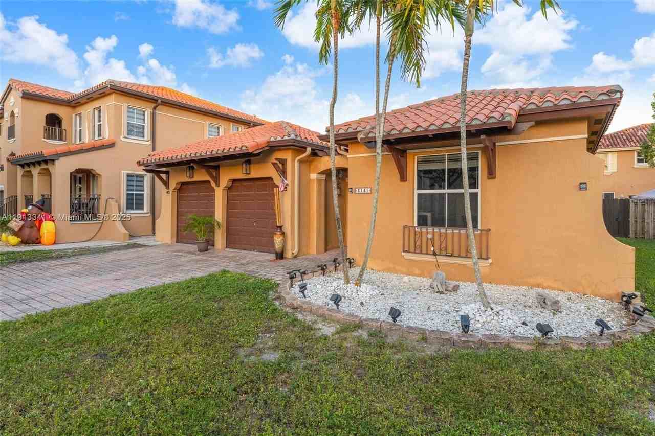 3141 Sw 154th Ct - Photo 3 of 50