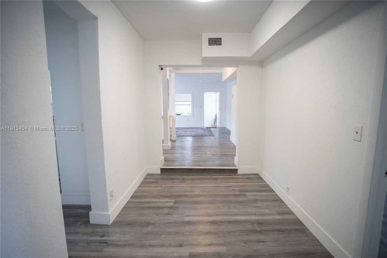 1176 Nw 48th St - Photo 2 of 18