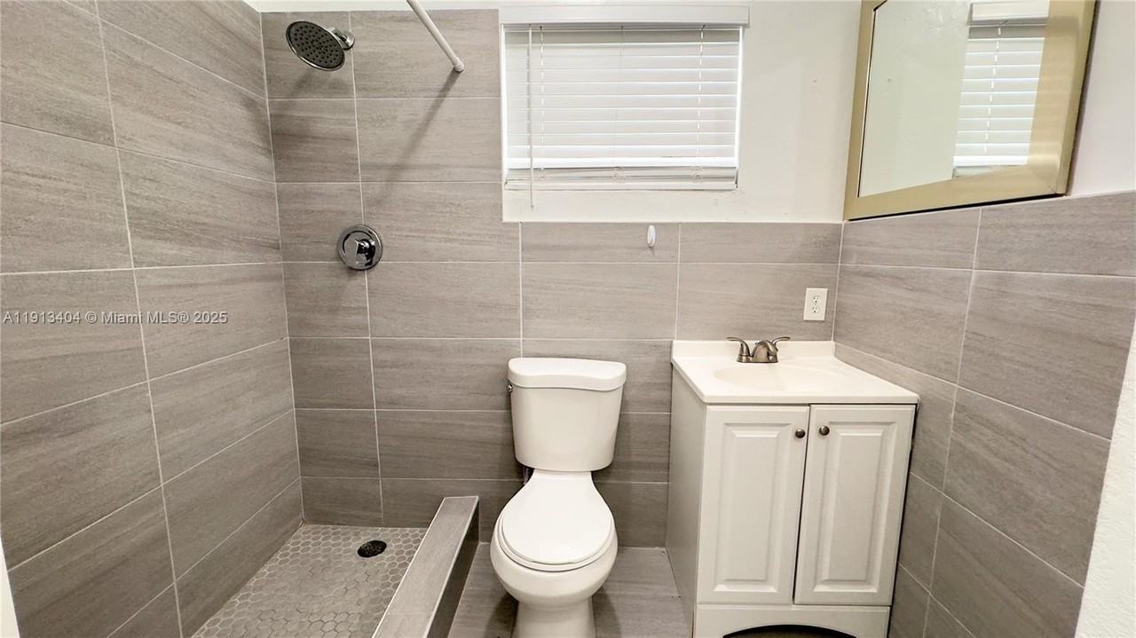 1176 Nw 48th St - Photo 4 of 18