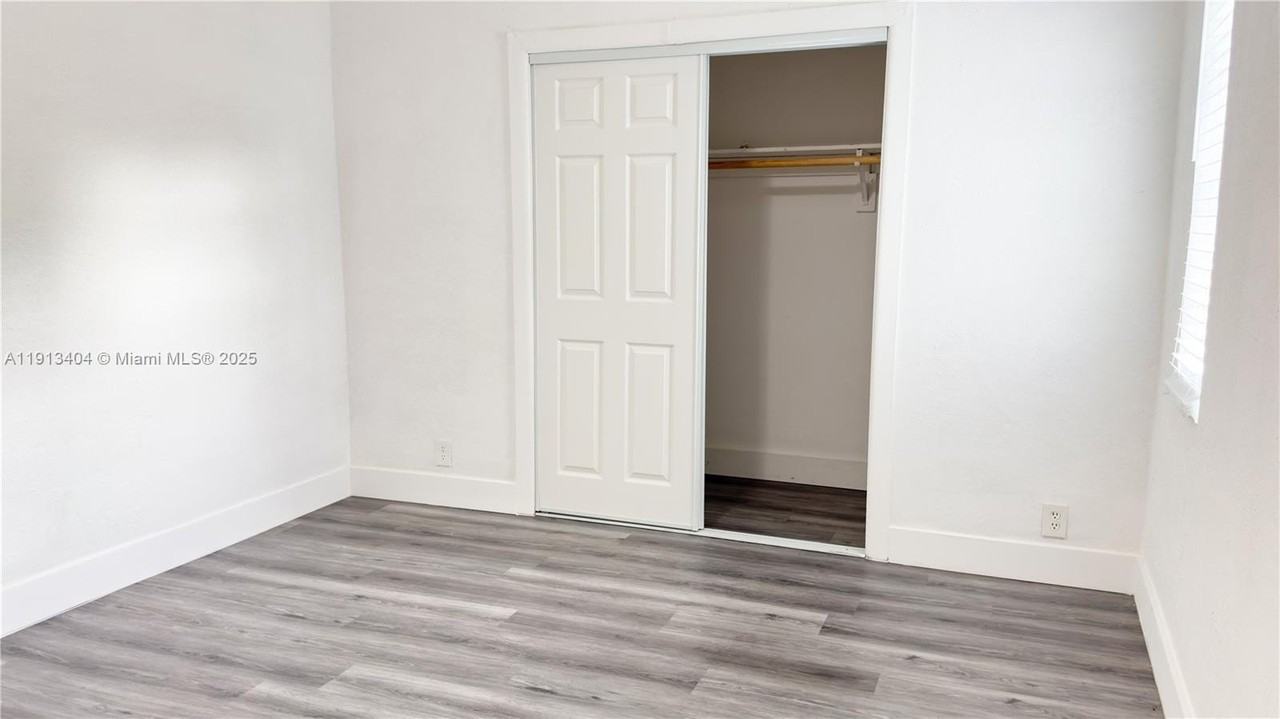 1176 Nw 48th St - Photo 7 of 18