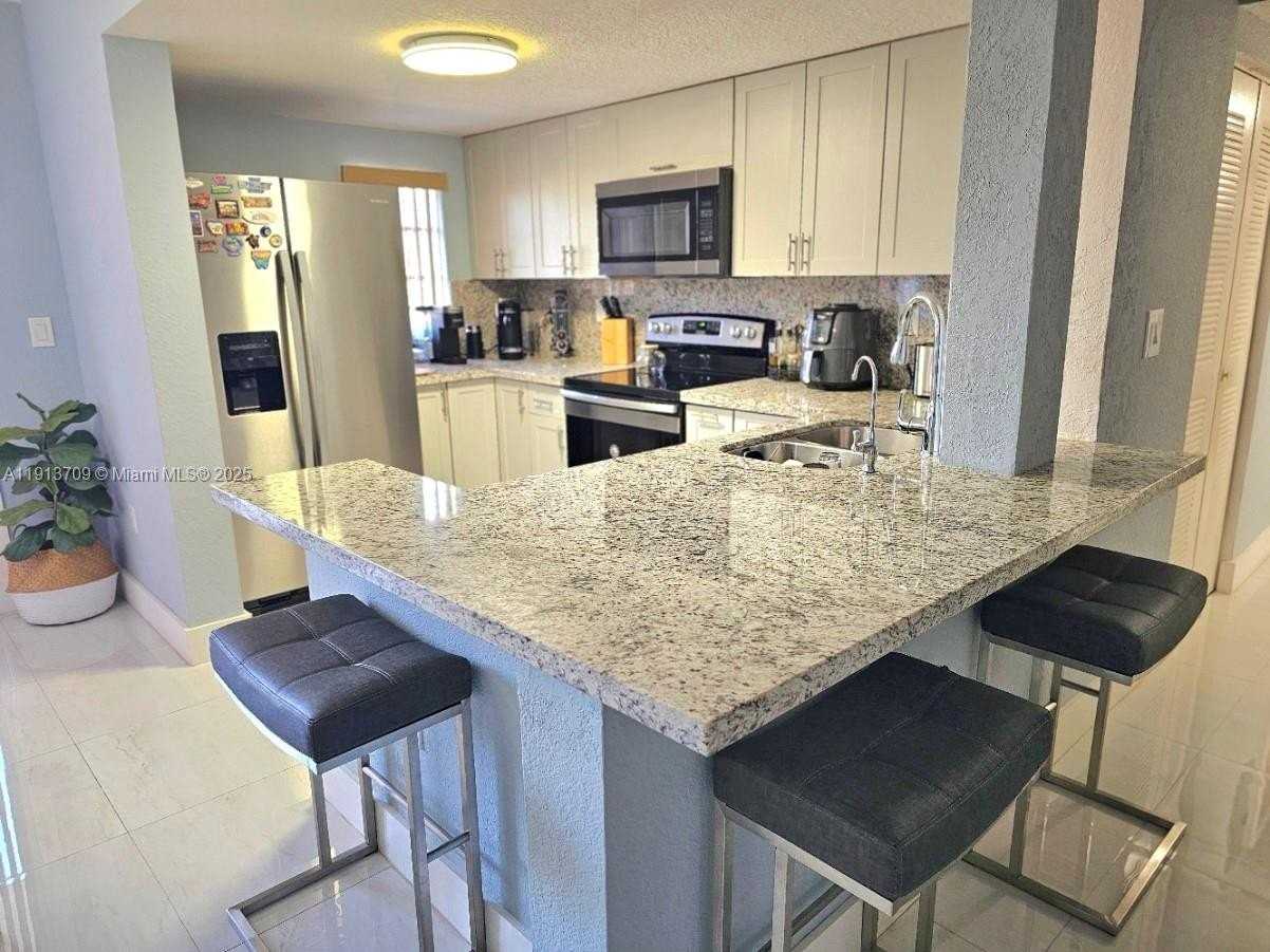 21 E 3rd St #307 - Photo 4 of 20