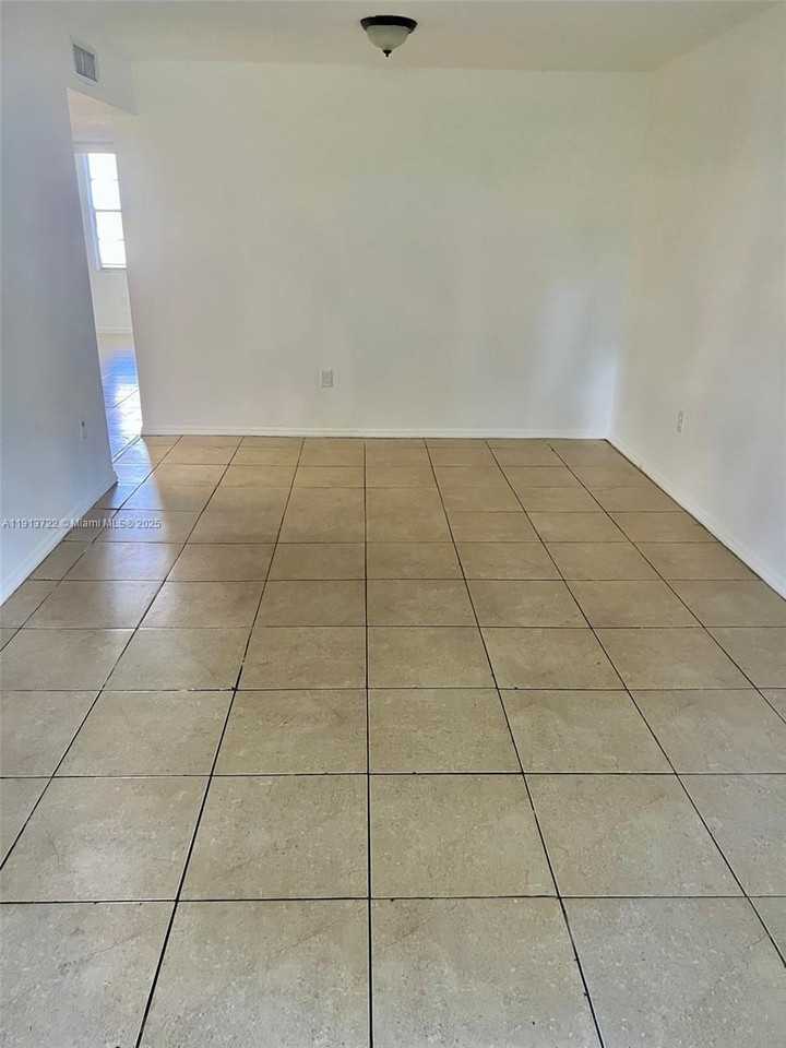 1752 Nw 55th Ave #102