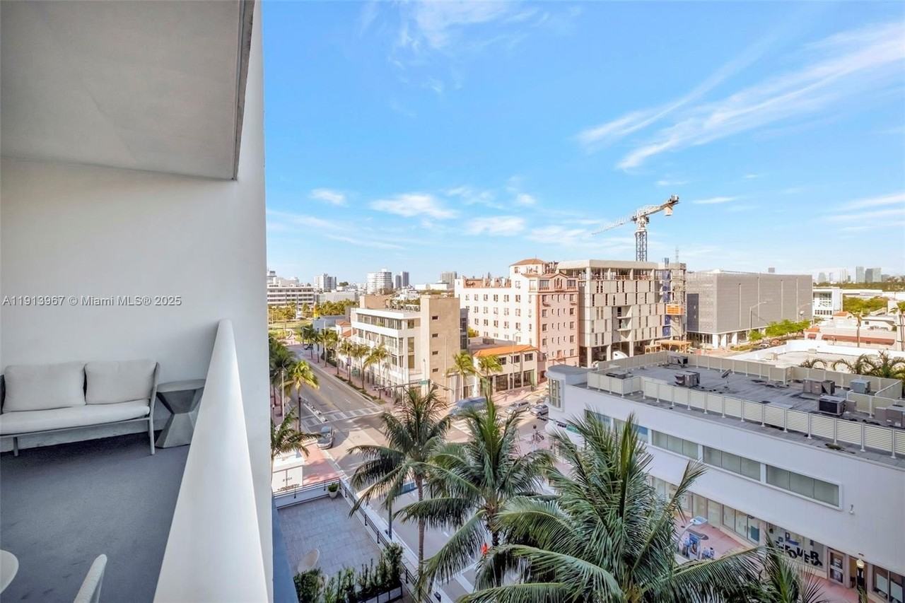 2301 Collins Ave #634 - Photo 2 of 27