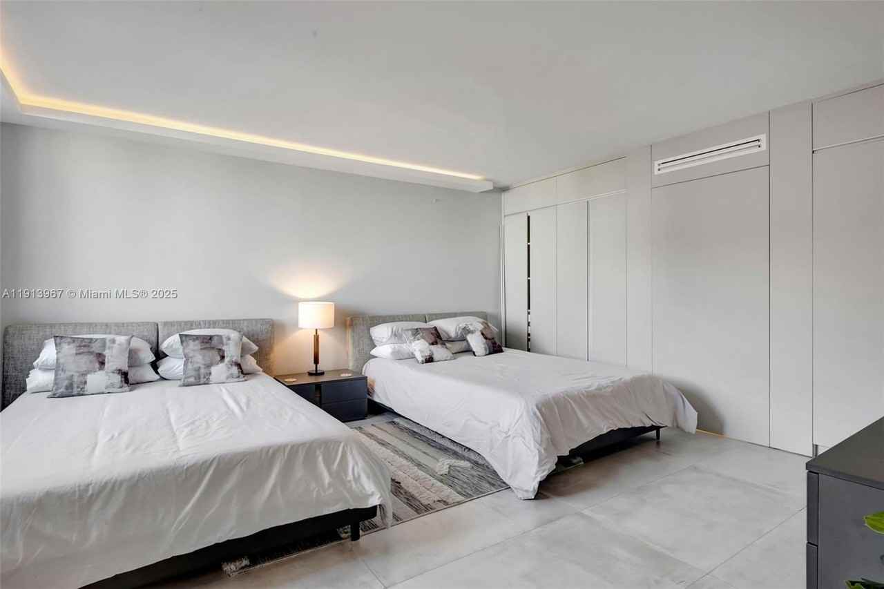 2301 Collins Ave #634 - Photo 6 of 27