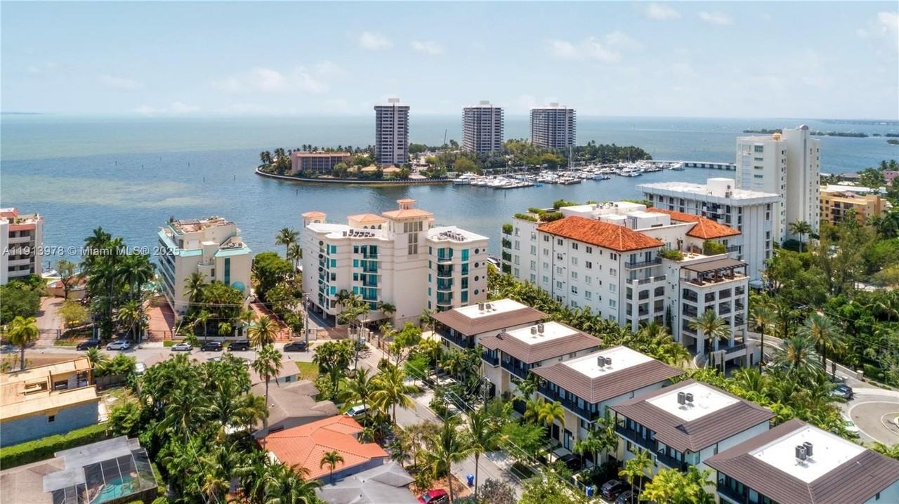 3554 W Glencoe St - Photo 3 of 50