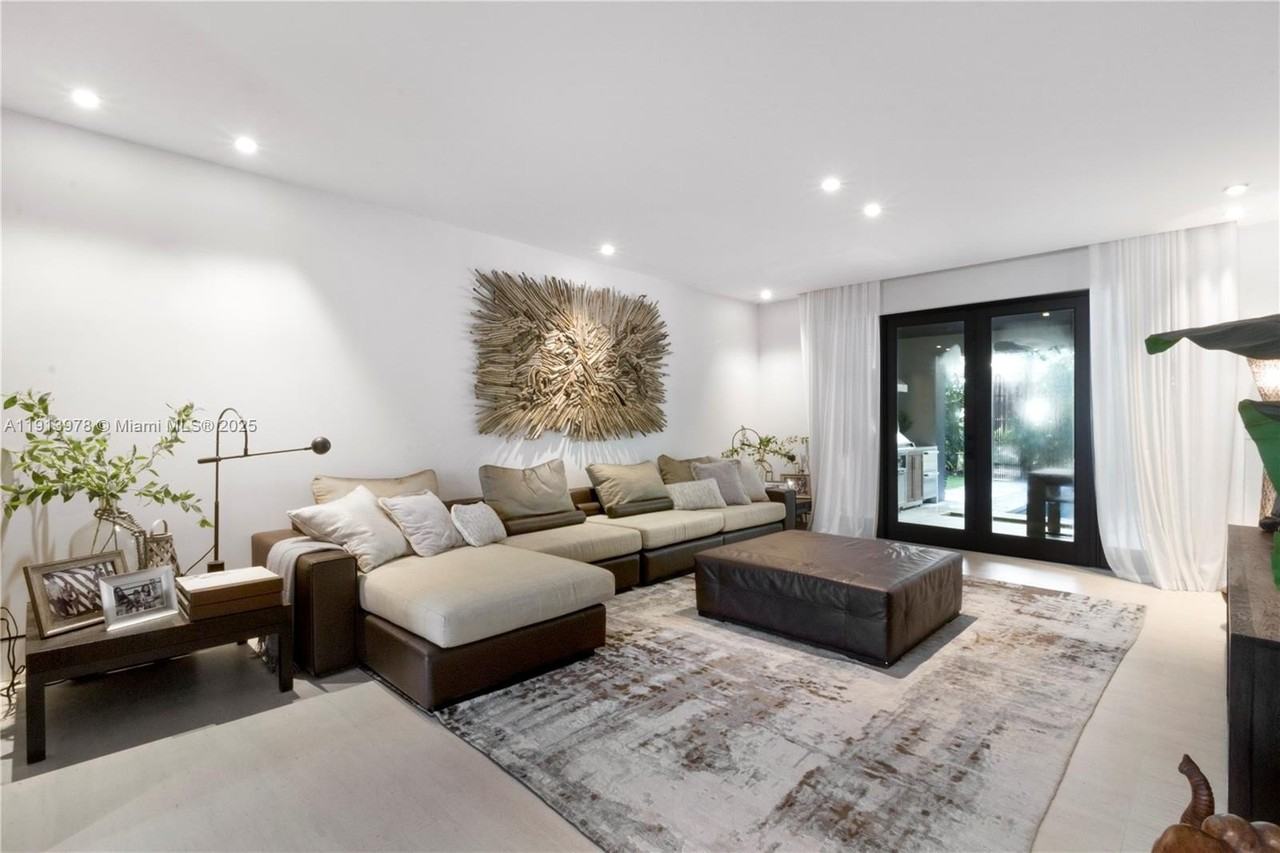 3554 W Glencoe St - Photo 7 of 50