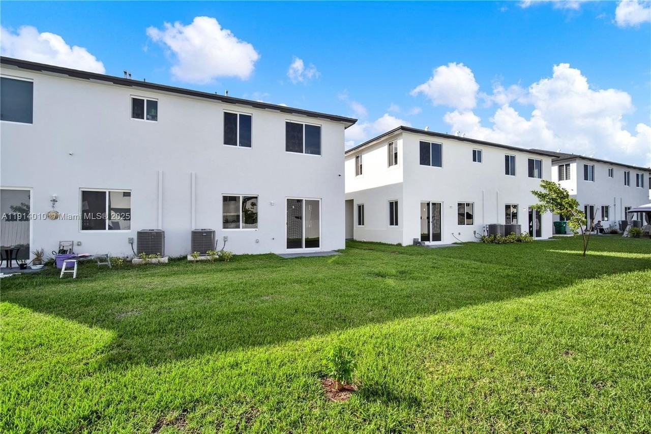 22535 Sw 125th Ave #22535 - Photo 3 of 35