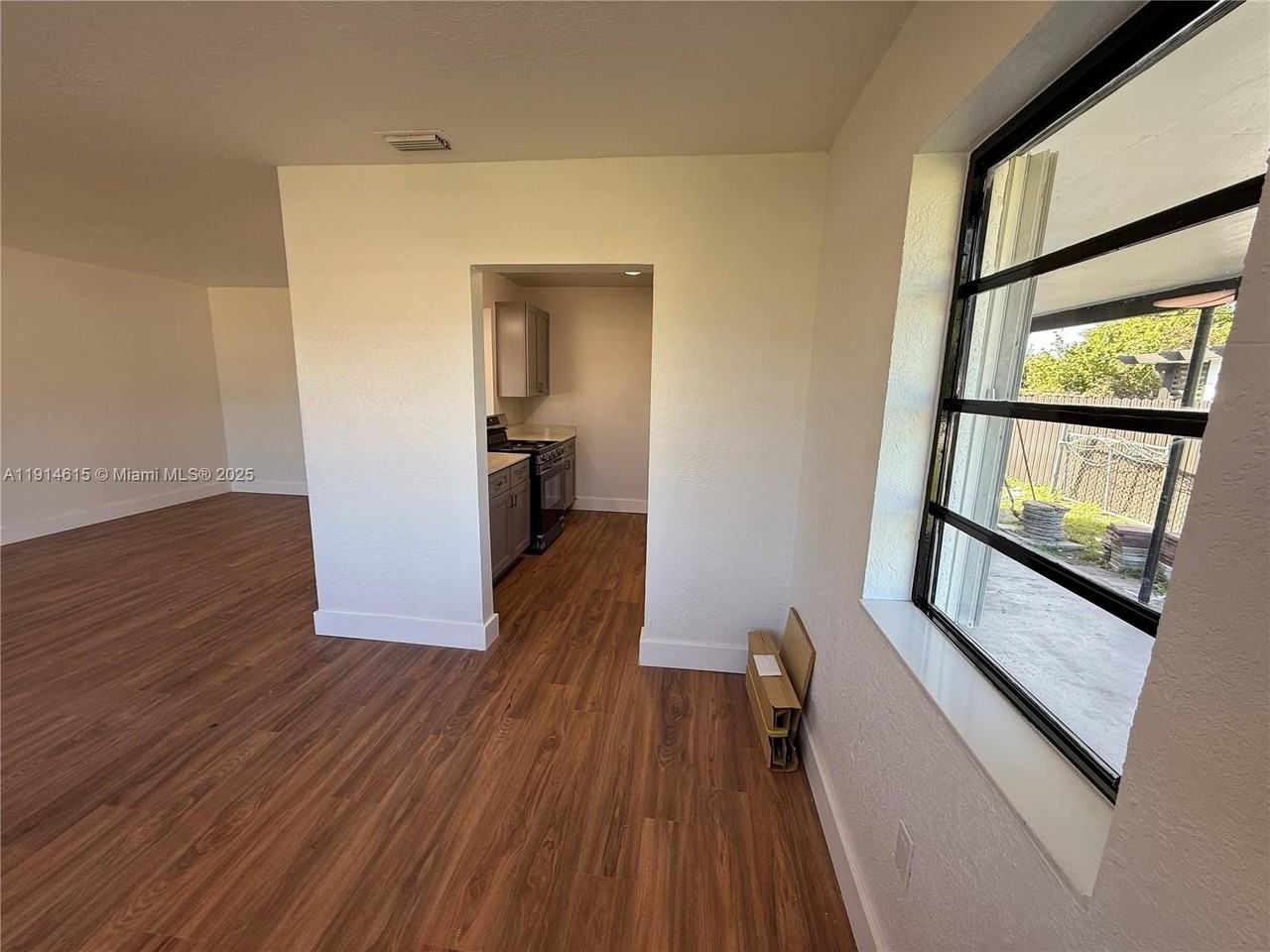 1430 Nw 176th Ter - Photo 5 of 14